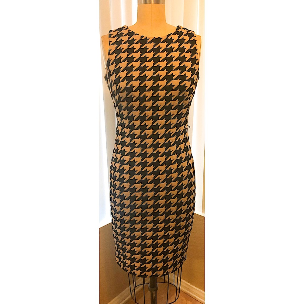 Calvin Klein Patterned Form Fitting Dress Petite